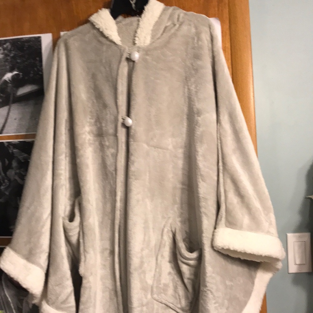 Indoor cape